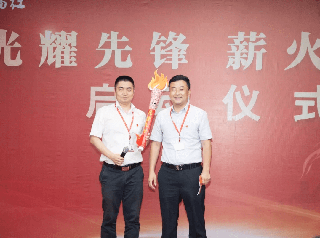 光耀先鋒 薪火接力 傳遞先鋒精神，踐行黨員使命，開(kāi)拓全新事業(yè)  王清華—蘇  航(圖1)